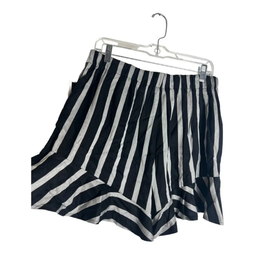 Nwt Beige By Eci Stripe Shorts With Ruffled Hem Size M